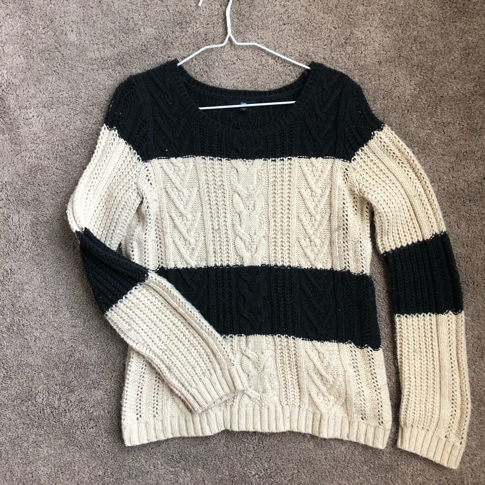 🌷$5 SALE 🌷 Striped Gap sweater